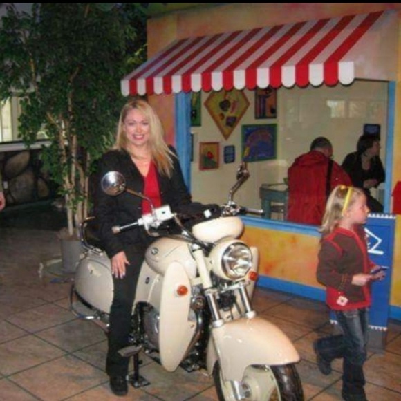 Meet your Posher, Maria - Picture 2 of 3